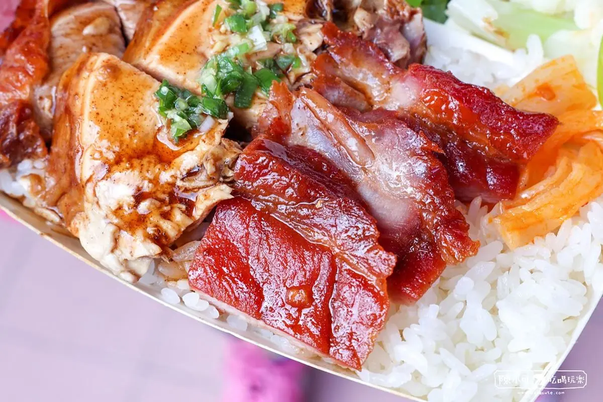 120元爽吃「五星飯店櫻桃鴨」！霸氣燒臘便當藏身新北，油亮鴨腿皮脆又肥美