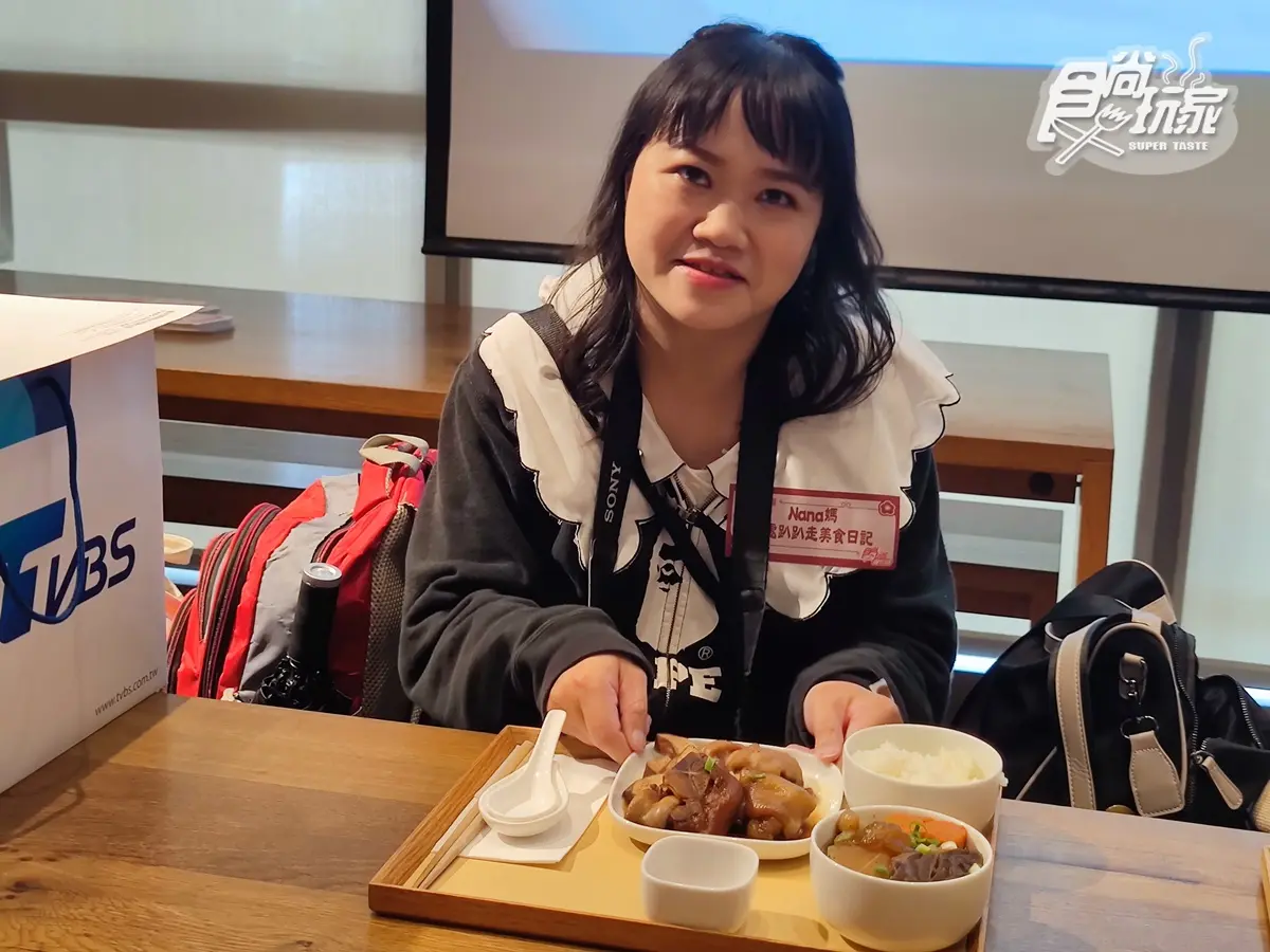 春花走出戲外！陳亞蘭代言《加油喜事》牛肉麵、滷味，KOL驚呼：神還原