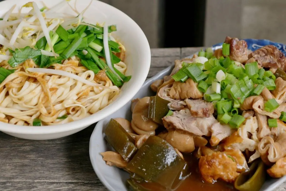 點再多都不心痛！「高雄最佛麵店」爽吃10元豬耳、20元豬舌，月底吃飯靠這家