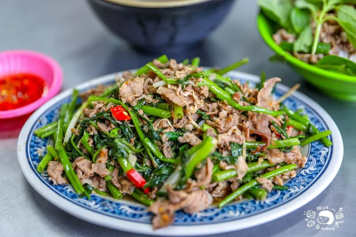 最強炒羊肉大PK!雙北6好評羊肉:巨無霸羊肉炒麵、免費加料、夜市排隊名店 最強炒羊肉大PK!雙北6好評羊肉:巨無霸羊肉炒麵、免費加料、夜市排隊名店