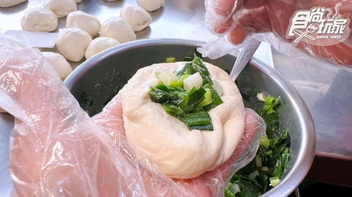 ４小時就完售！台中秒殺「九層塔粉蔥餅」，隱藏版口味這天免費吃