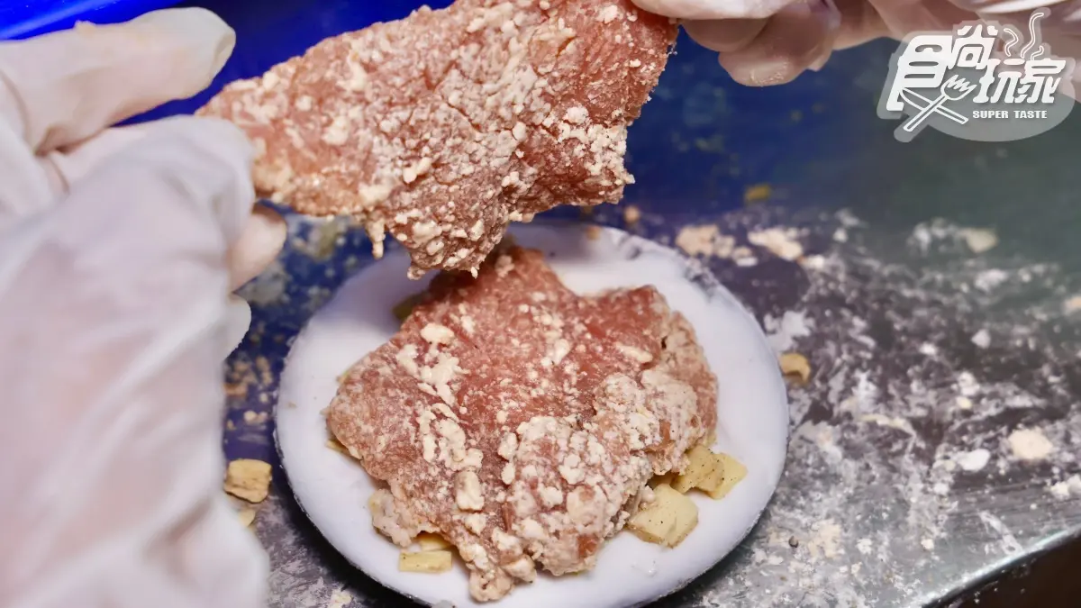 ２大塊肉排＋酥脆筍丁！台中神級「脆皮肉圓」僅50元，再曝美味３吃法