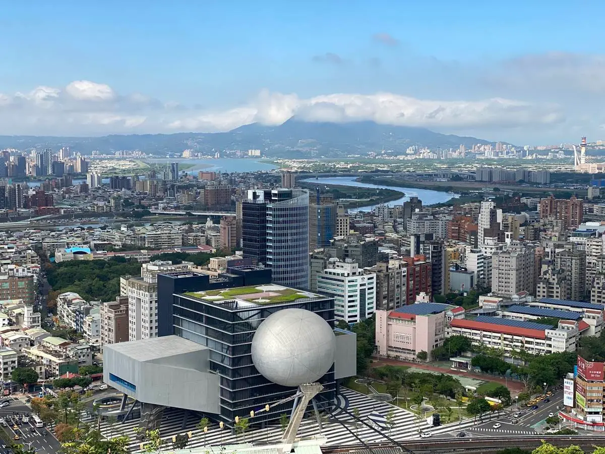 周末踏青首選!台北全新2大觀景台:純白鏤空巨球、「台北十大夜景」大升級 周末踏青首選!台北全新2大觀景台:純白鏤空巨球、「台北十大夜景」大升級