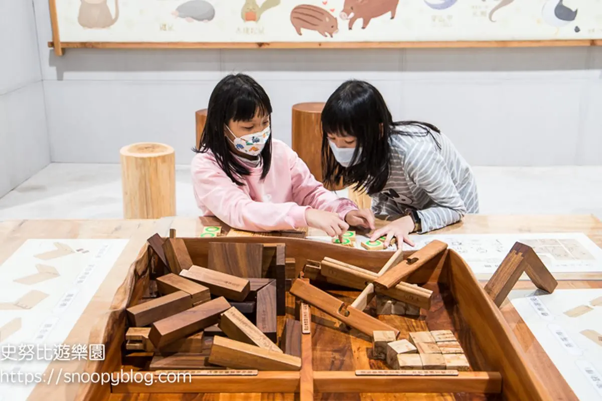 雨天最佳備案!宜蘭親子室內景點TOP 20:免門票觀光工廠、8層樓滑梯、積木樂園 森學苑|超大面木琴牆