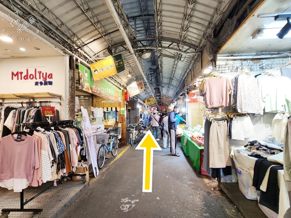 板橋人社團夯翻！市場排隊「水果糖葫蘆」地方媽媽都搶買，每支30元起就能吃