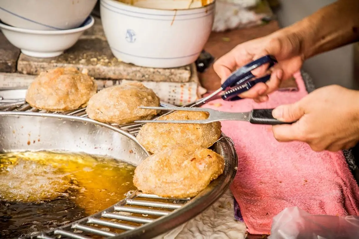 通通50元內爽吃！彰化６高CP值銅板美食：市場老店肉圓、80年蚵仔麵、焢肉飯