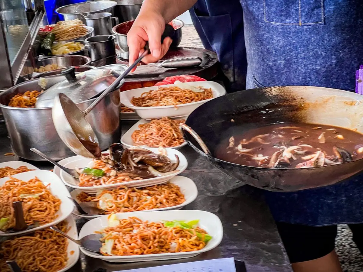 台南炒鱔魚霸主PK！老饕都推這７家：CP值最高、一級戰區老店、爆炒火焰秀