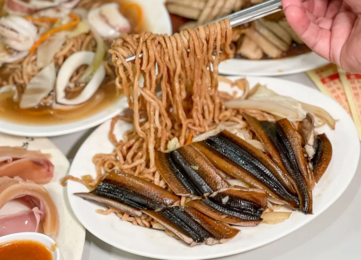 台南炒鱔魚霸主PK！老饕都推這７家：CP值最高、一級戰區老店、爆炒火焰秀