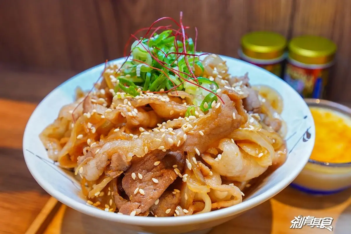 台中人不哭!忠孝夜市「最強咖哩」搬新家回歸,牽絲肉丸、爆量肉丼好吃不變 台中忠孝夜市美食:小川家日式咖哩