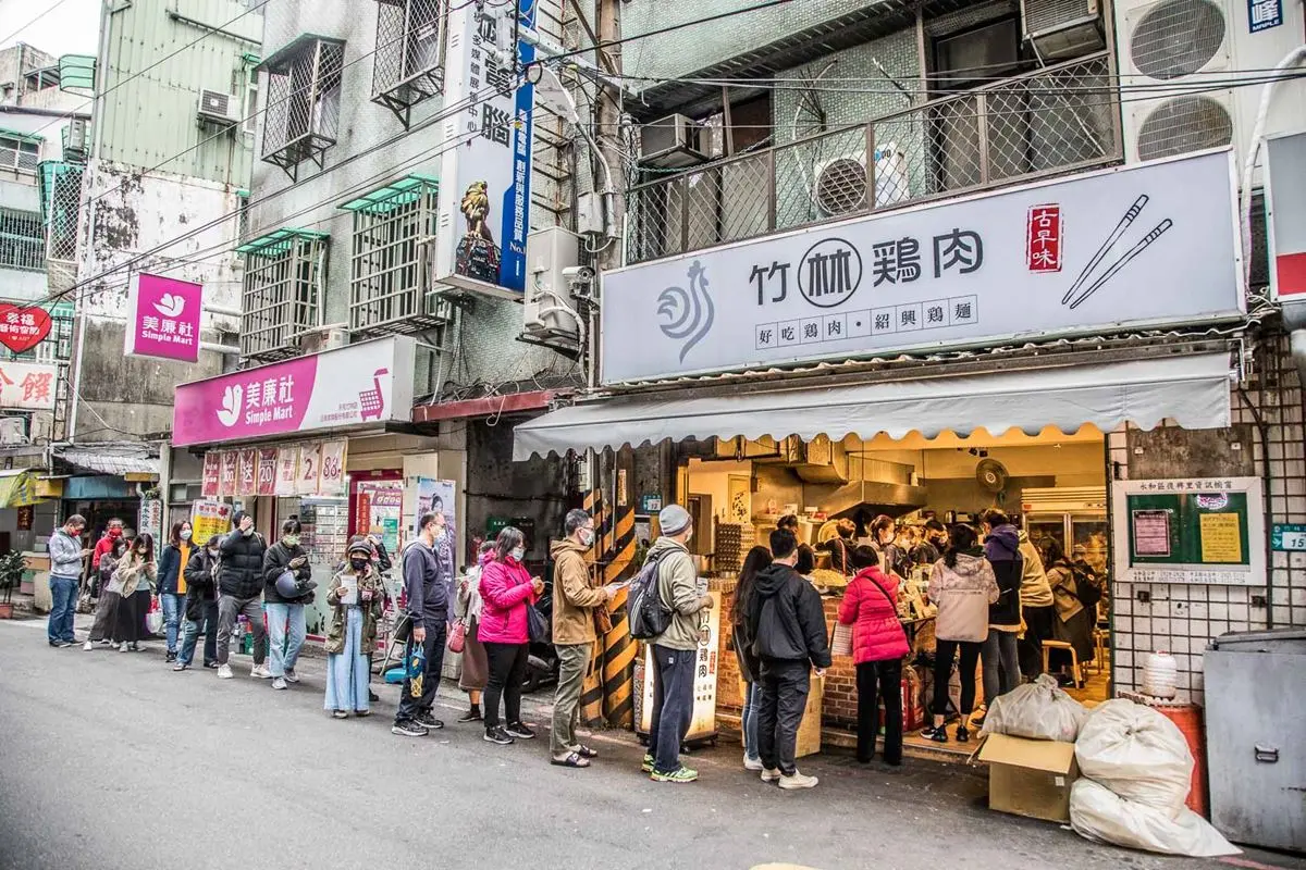 永和美食一級戰區！網推頂溪站周邊６必吃：天天爆滿雞肉飯、排３小時雞蛋糕
