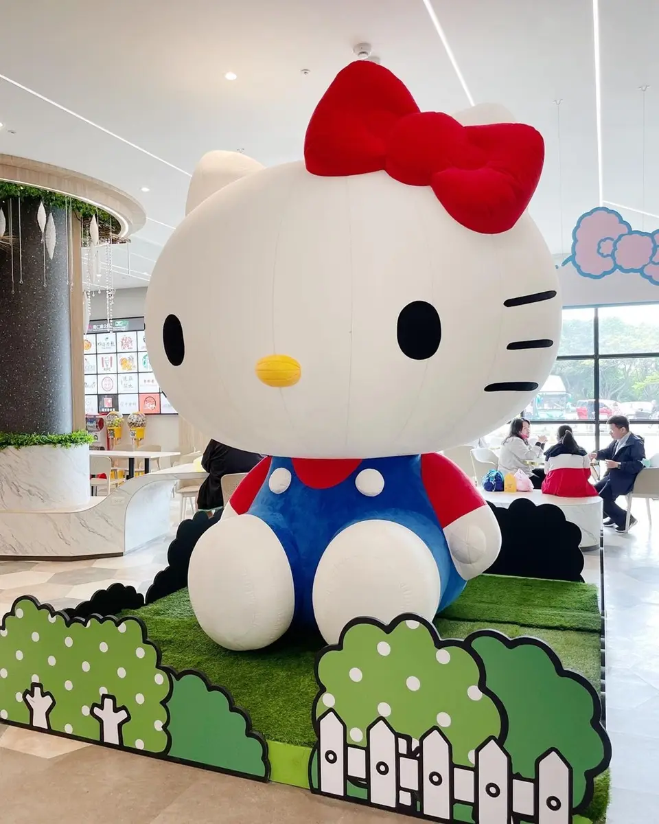 三麗鷗明星現身國道休息站！巨萌絨毛KITTY免費拍，還有超Q獨家聯名商品