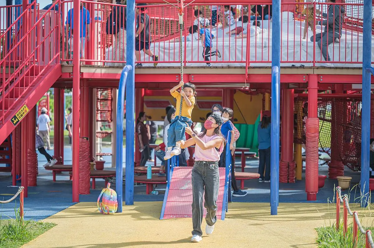 免費玩「沖繩最強公園」!佔地萬坪玩翻「7座巨型滑梯」,還能邊划船邊餵魚 免費玩「沖繩最強公園」!佔地萬坪玩翻「7座巨型滑梯」,還能邊划船邊餵魚