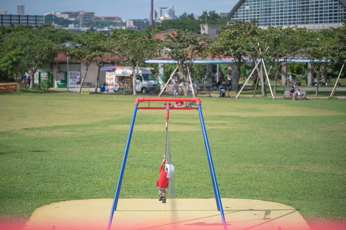 免費玩「沖繩最強公園」!佔地萬坪玩翻「7座巨型滑梯」,還能邊划船邊餵魚 免費玩「沖繩最強公園」!佔地萬坪玩翻「7座巨型滑梯」,還能邊划船邊餵魚