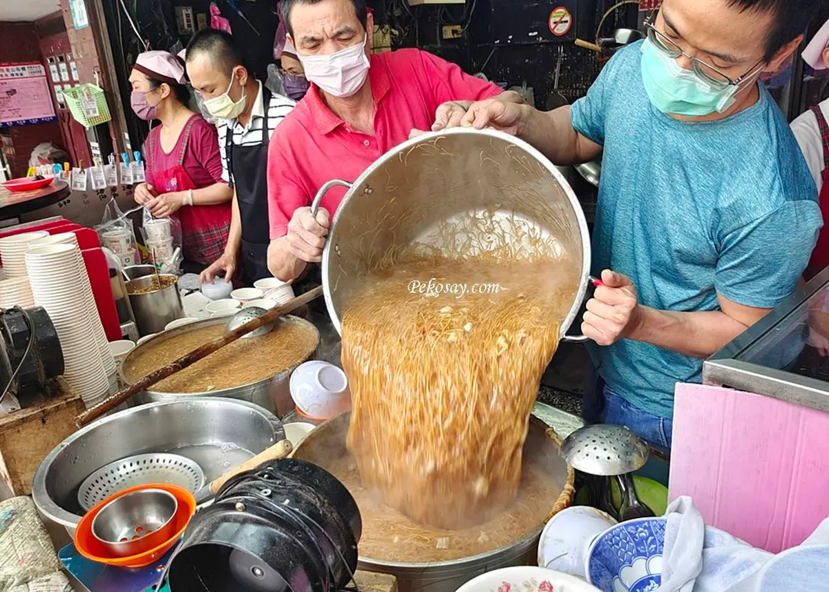 紅到國外板橋之光!排隊老店「蚵仔麵線」網評超過7000則,真材實料CP值超高 紅到國外板橋之光!排隊老店「蚵仔麵線」網評超過7000則,真材實料CP值超高