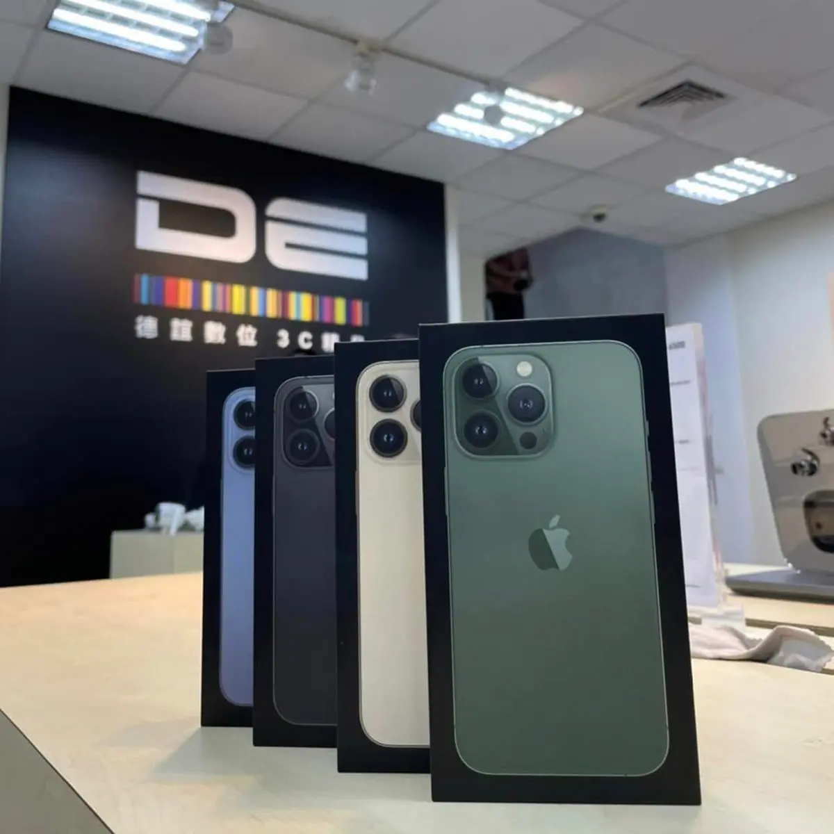 果粉快手刀開搶!最新iPhone官方換電池優惠,最低只要990元指定機型都能換 果粉快手刀開搶!最新iPhone官方換電池優惠,最低只要990元指定機型都能換