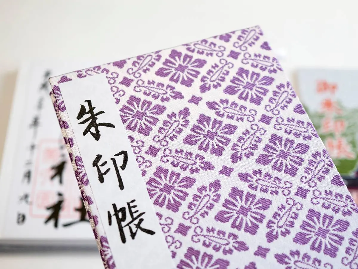 買御守或繪馬落伍了?日年輕人近年瘋集「這東西」,訪神社「光排隊」也甘願 買御守或繪馬落伍了?日年輕人近年瘋集「這東西」,訪神社「光排隊」也甘願