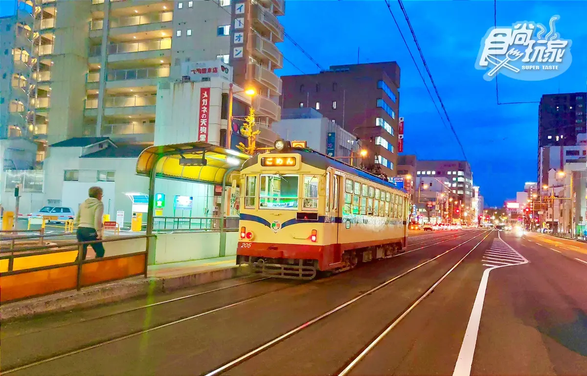 230元日本最長「路面電車」隨便搭！訪日本「麵包超人故鄉」，還可草莓吃到飽