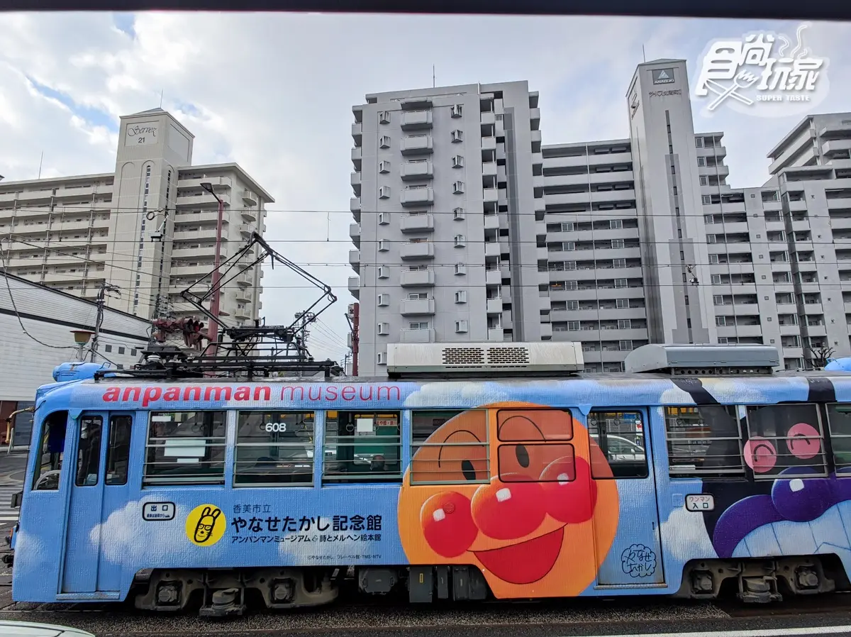 230元日本最長「路面電車」隨便搭！訪日本「麵包超人故鄉」，還可草莓吃到飽