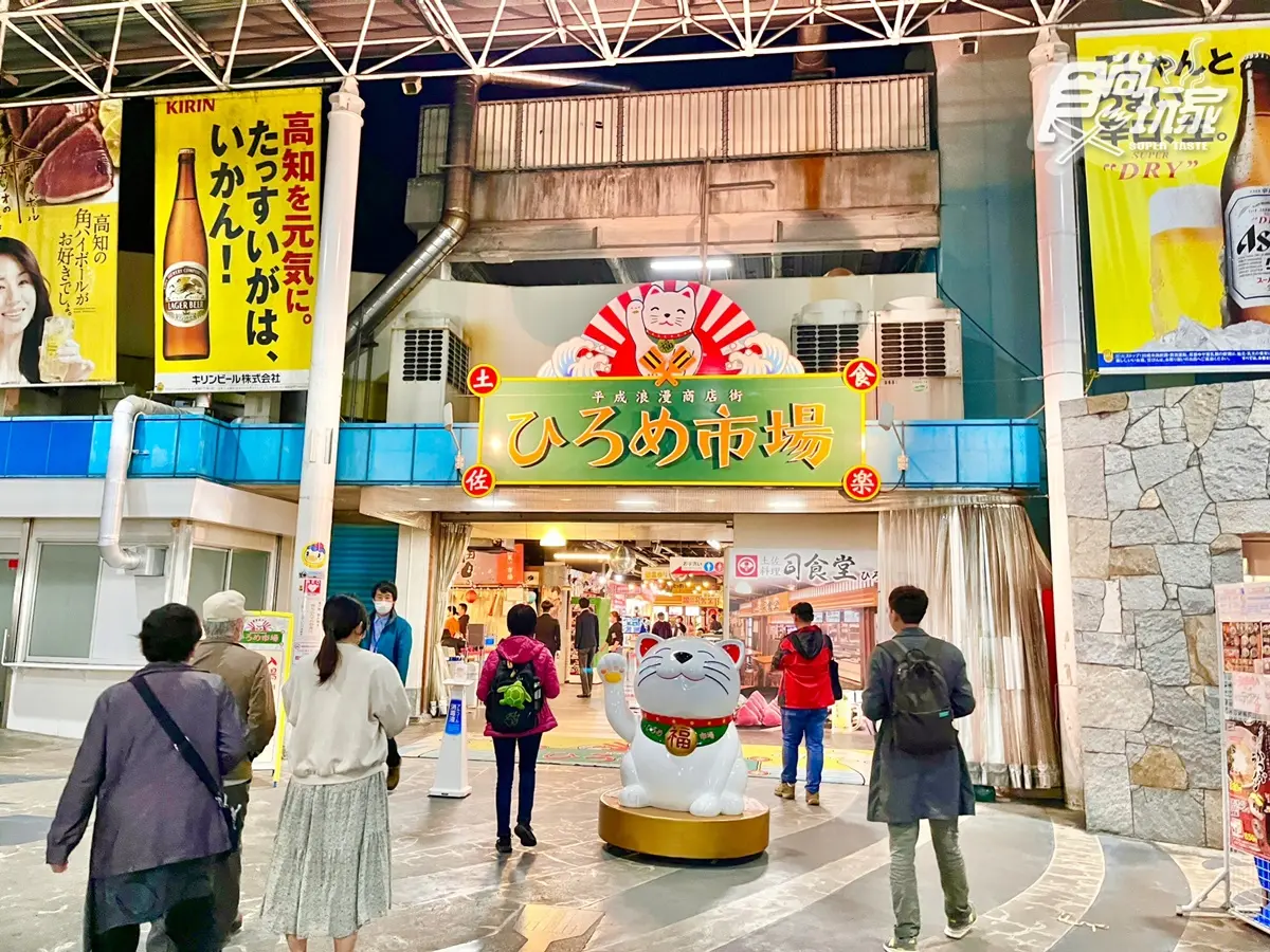 這不是熱炒啦！超浮誇「火焰稻草生魚片」，整塊厚燒還可以DIY