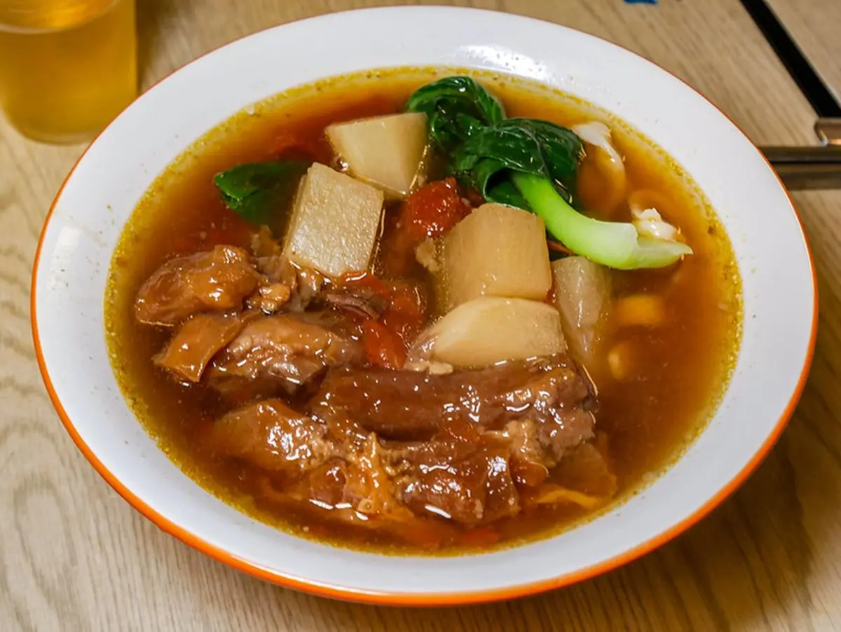 台北牛肉麵霸主PK!4星起跳8大名店:70元開吃、米其林推薦、牛肉麵節冠軍 肉塊大到像牛排!台北4.7星「牛肉麵節冠軍」破6000則好評,還能免費加湯任喝