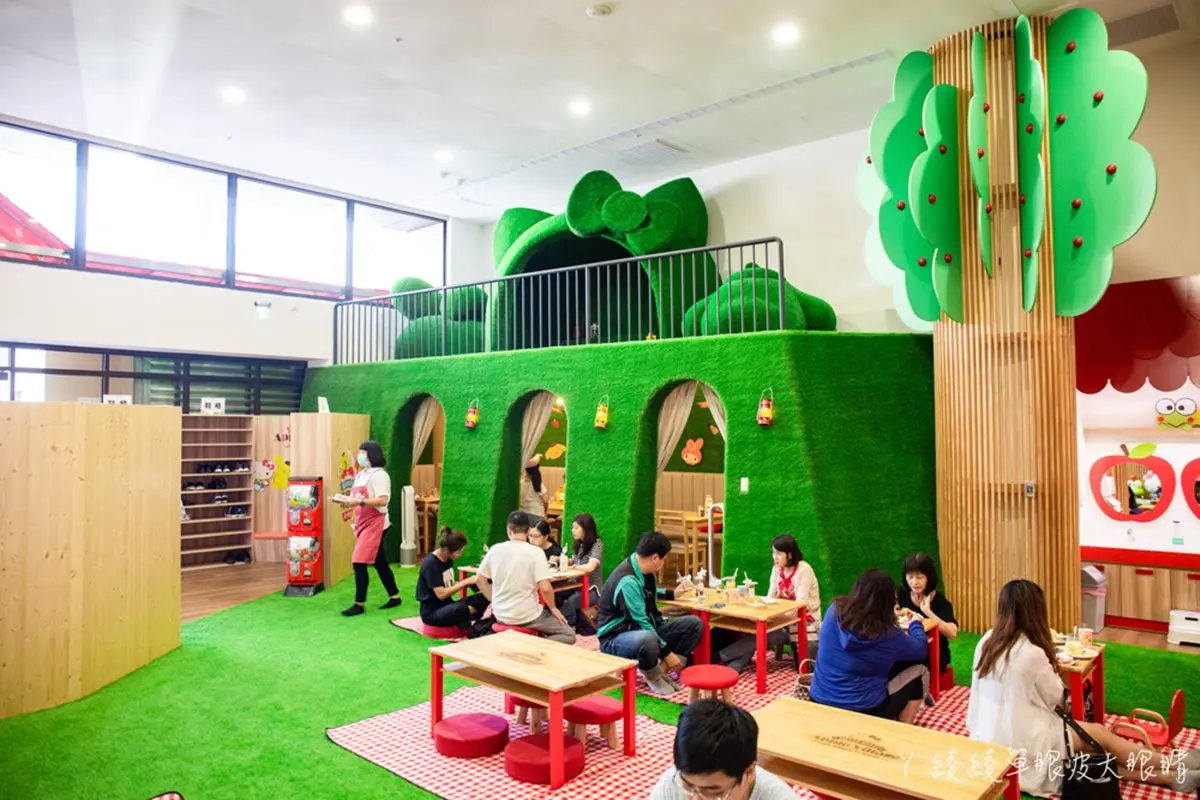 全台最大三麗鷗親子餐廳！占地200坪、６大遊樂設施玩到斷電，遛小孩快衝