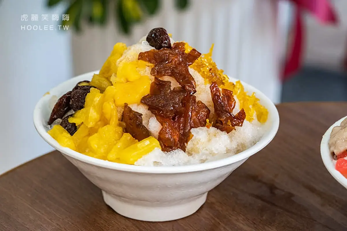 【新開店】鹼粽變身黑糖剉冰！８種料爆疊成山只要55元，古早味四果冰也必點