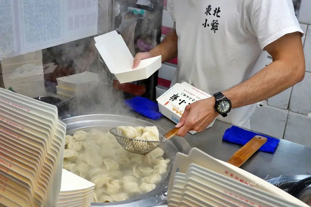 中台灣夜市爭霸戰！旱溪夜市VS.精誠夜市６網推必吃：蚊香吉拿棒、蜜汁烤雞排