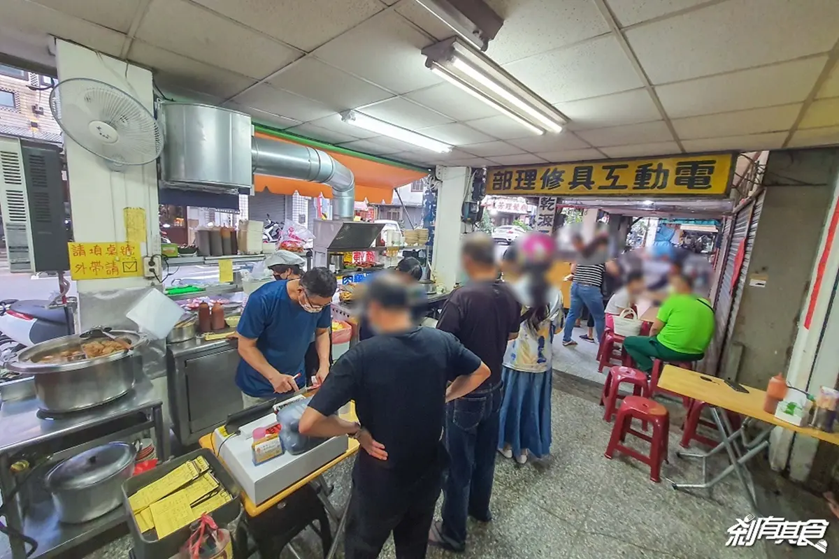 1週只賣2天!台中4.5星「老店麵羹」想吃看運氣,靈魂關鍵必加手炒辣菜餔 1週只賣2天!台中4.5星「老店麵羹」想吃看運氣,靈魂關鍵必加手炒辣菜餔