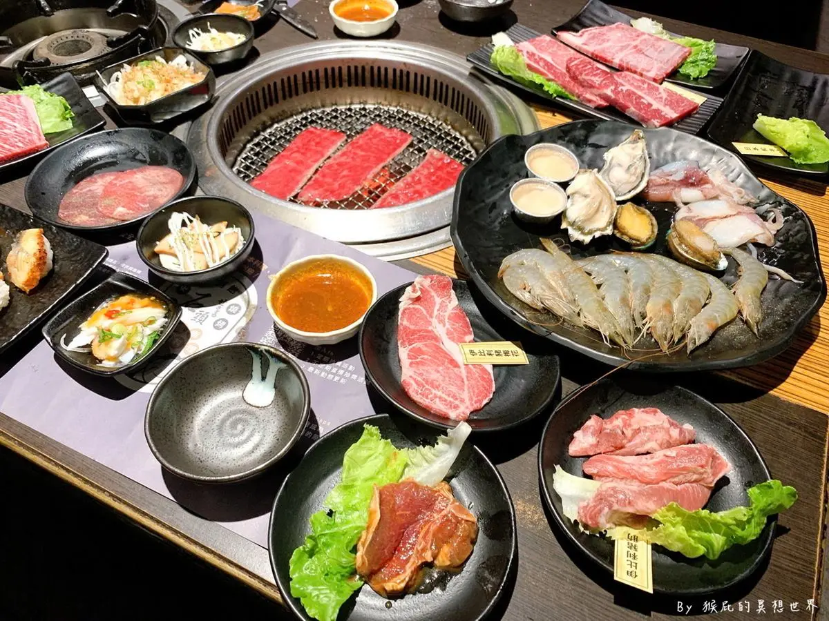 台中燒肉「石頭日式炭火燒肉」推薦必點1199元的價位，有干貝等海鮮。