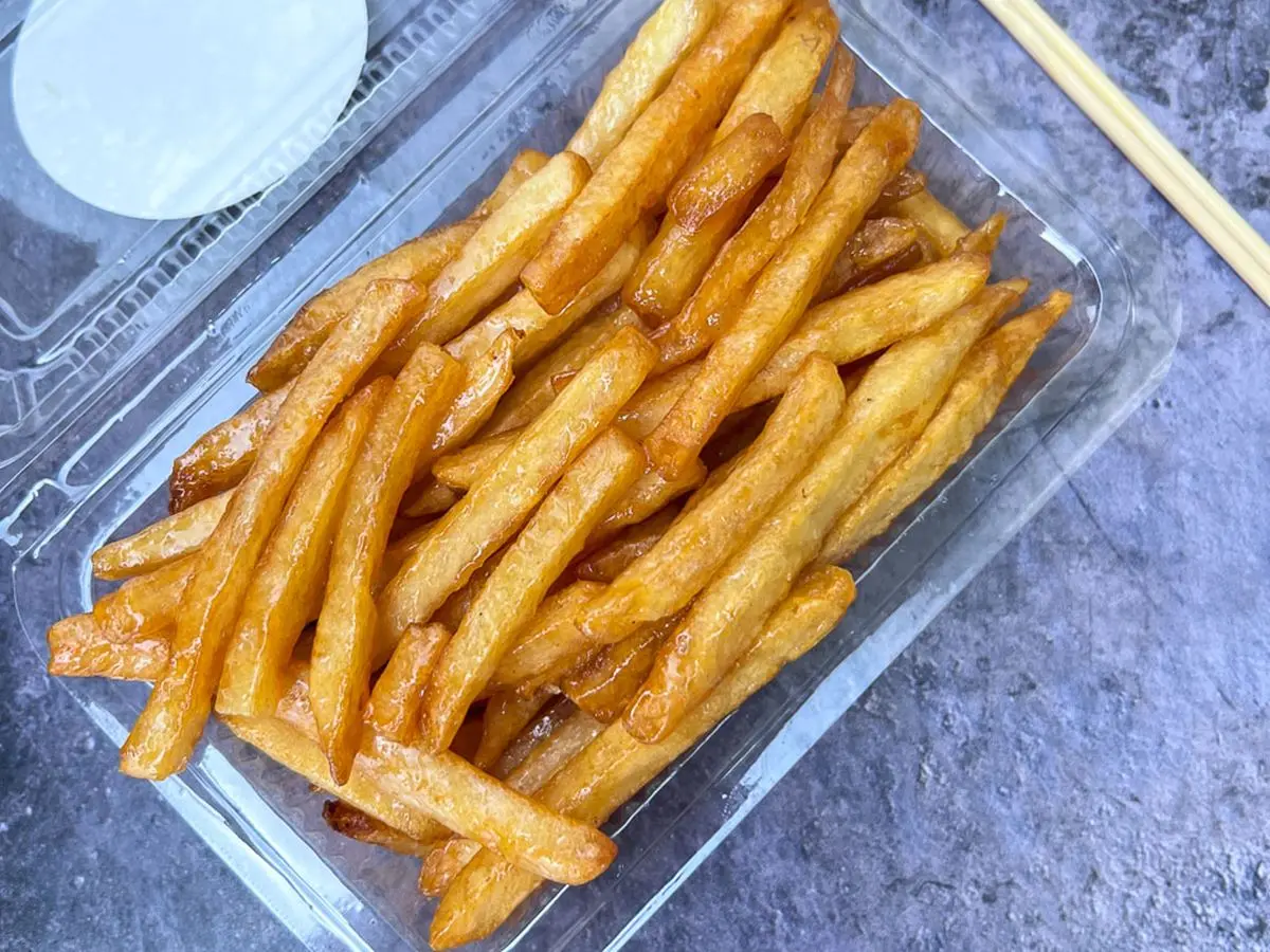 開逛台南新夜市!「大益夜市」必吃5排隊美食:超Q萌奶蓋糰子、排隊蔥油餅 暴紅「拔絲薯條」吃過嗎?夯翻夜市各地巡迴跑,麥芽糖衣香甜唰嘴超上癮