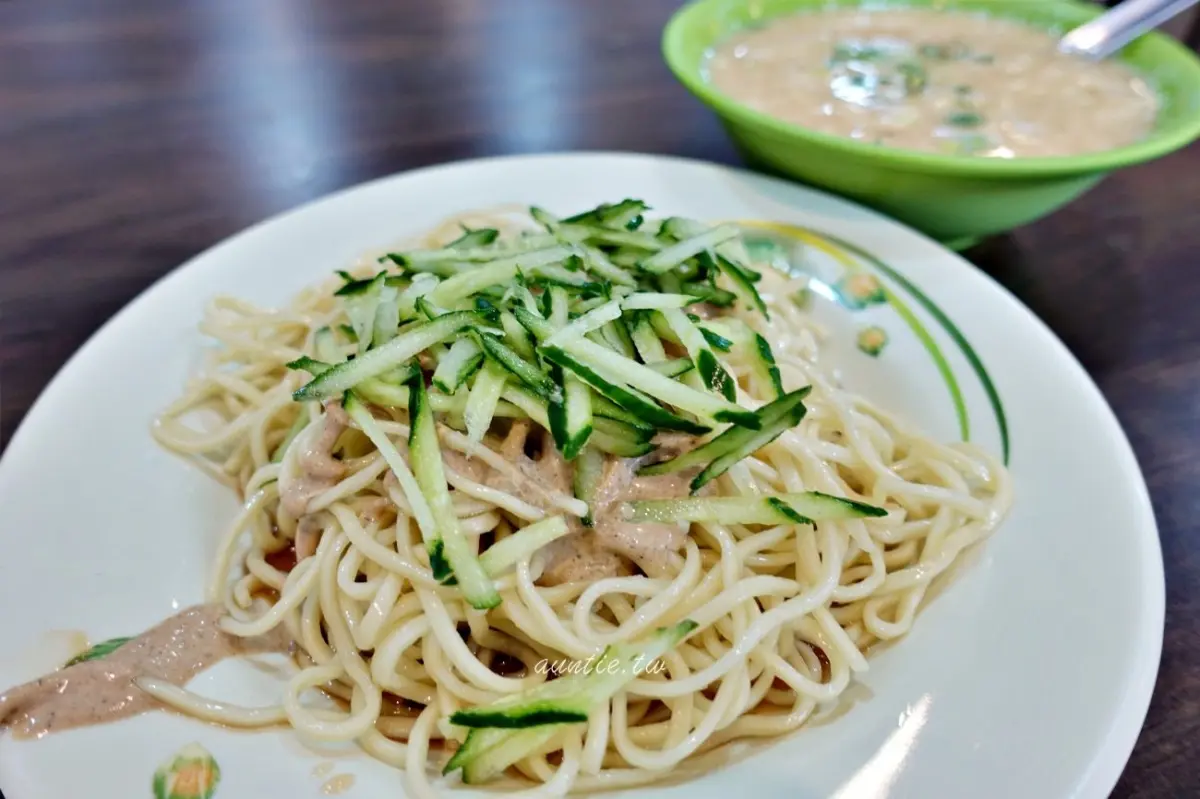 內湖不是美食沙漠！內行才知６銅板價巷弄美食：黃金鍋貼、20公分超巨豬血糕