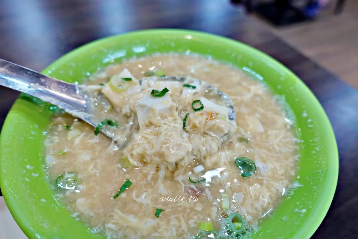 內湖不是美食沙漠！內行才知６銅板價巷弄美食：黃金鍋貼、20公分超巨豬血糕