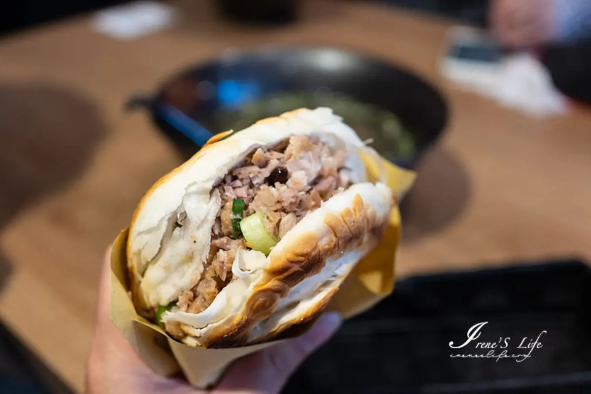 內湖不是美食沙漠！內行才知６銅板價巷弄美食：黃金鍋貼、20公分超巨豬血糕