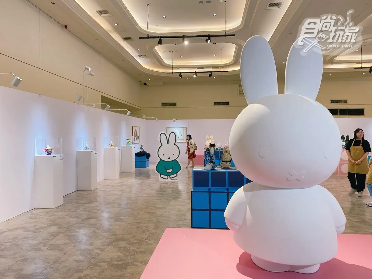 全台唯一「米飛兔特展」！芒果冰巨型公仔必拍，米血糕、臭豆腐兔兔可帶回家