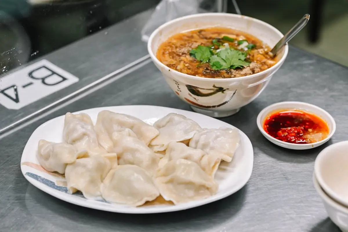 PTT鄉民推薦！台北最強６水餃名店：天龍國最頂「干貝口味」、稱霸東湖30年
