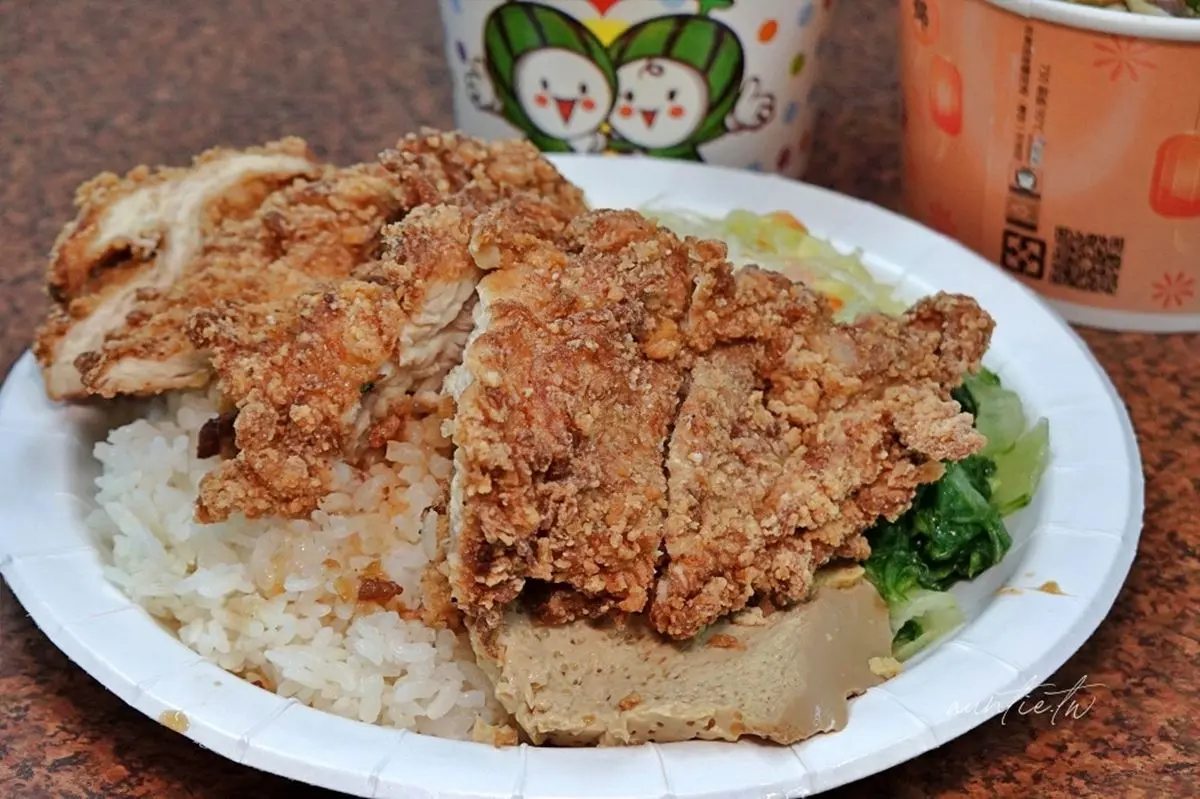 上班族必收！雙北12家高CP值便當：便當界吃到飽、免百元三寶飯、半小時完售