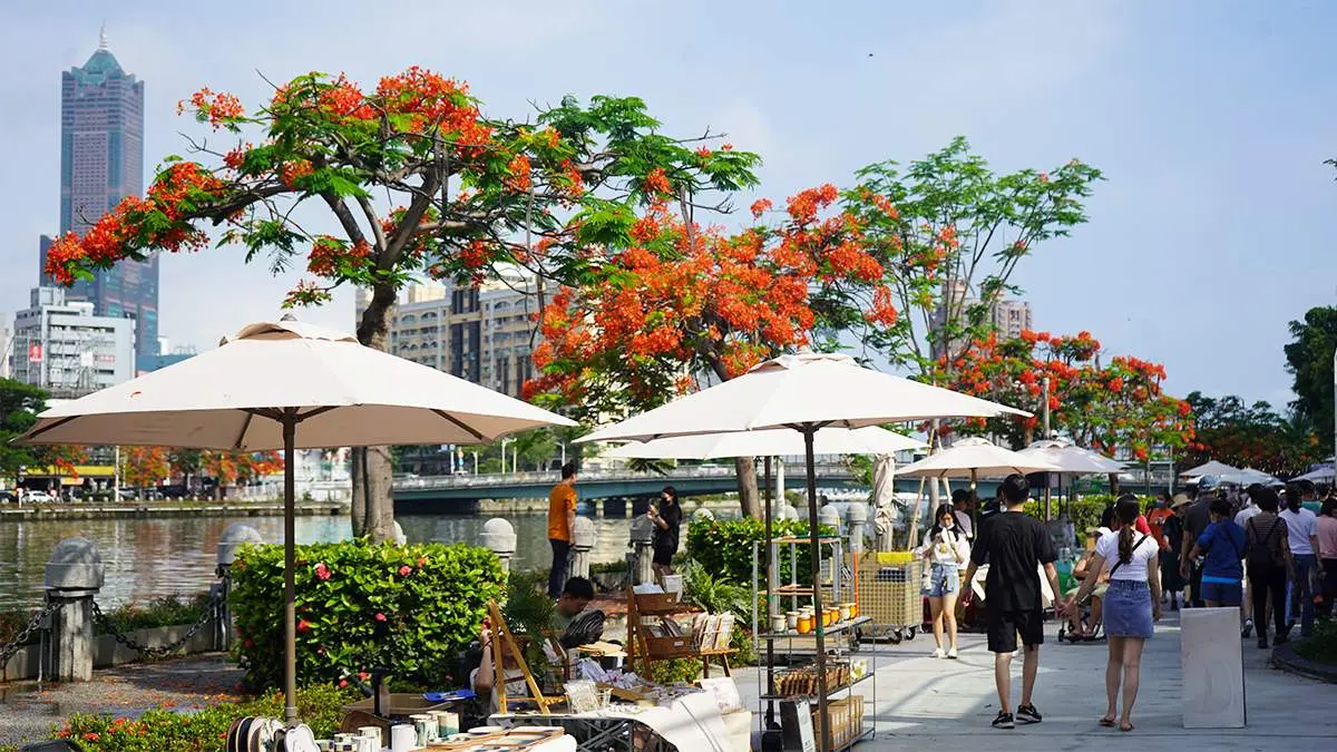 只有4天!高雄人免費衝「愛河市集」,130間特色餐飲+手作攤位一次逛爆 只有4天!高雄人免費衝「愛河市集」,130間特色餐飲+手作攤位一次逛爆