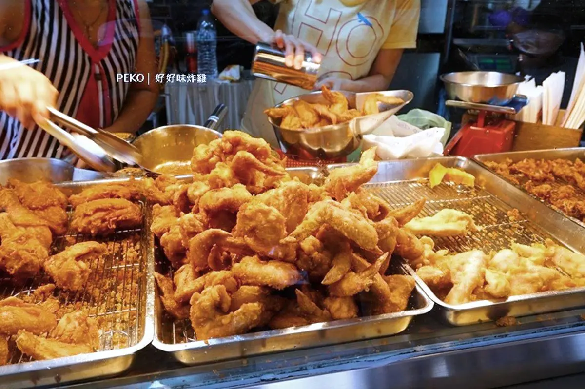在地人才懂逛!板橋裕民街夜市6必吃美食:爆量蔥花湯包、15元佛心滷肉飯 板橋裕民街美食:好好味炸雞