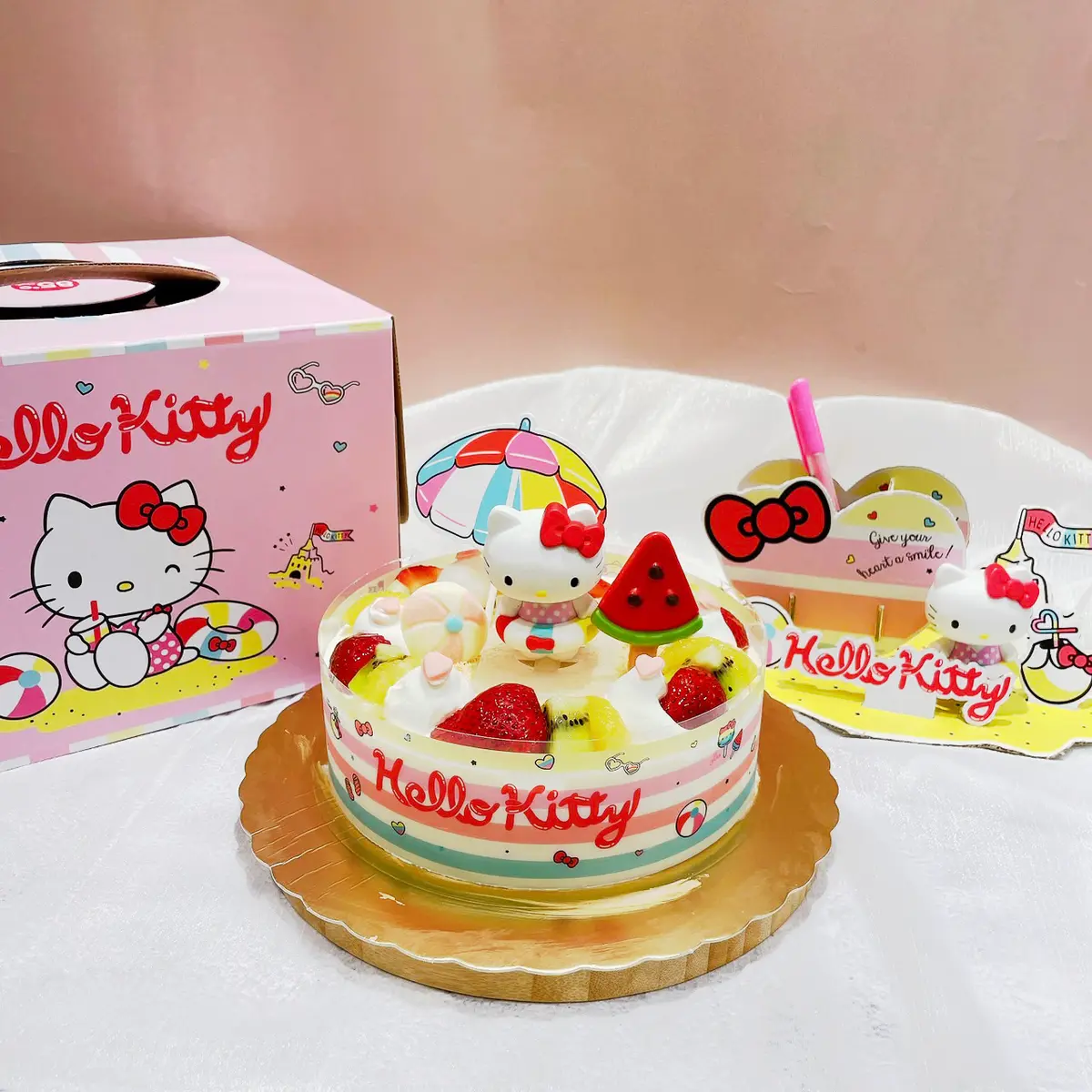 85度C全新三麗鷗蛋糕開賣！KITTY、大耳狗４款造型，免費收超Q公仔、筆筒