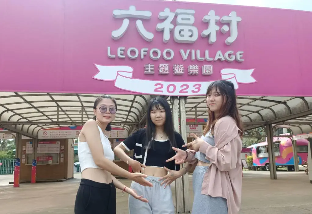 捏出「鮪魚肚」入園399元!六福村水樂園鮪魚季回歸,比基尼、藍白拖人半價玩 捏出「鮪魚肚」入園399元!六福村水樂園鮪魚季回歸,比基尼、藍白拖人半價玩