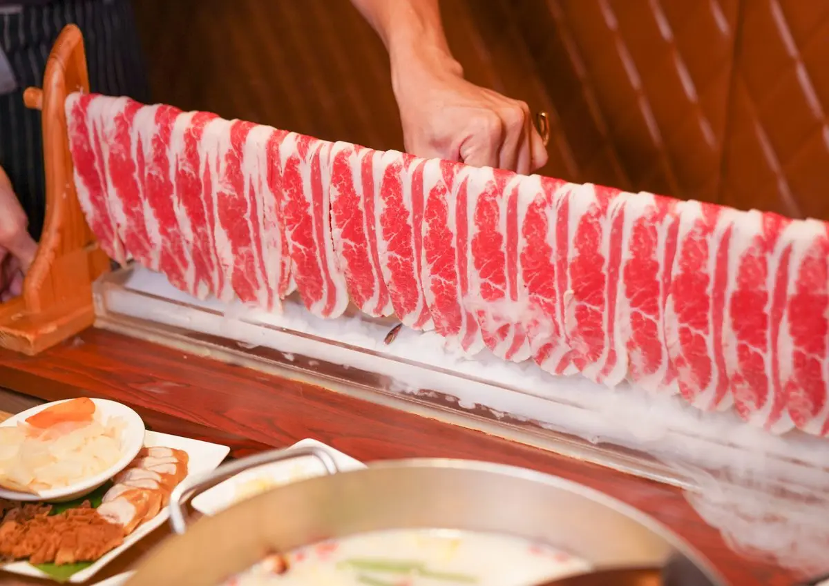 【食尚獨家優惠】身分證有6免費吃肉瀑布!麻辣鍋夯店現賺840元嗑整排肉片 【食尚獨家優惠】身分證有6免費吃肉瀑布!麻辣鍋夯店現賺840元嗑整排肉片