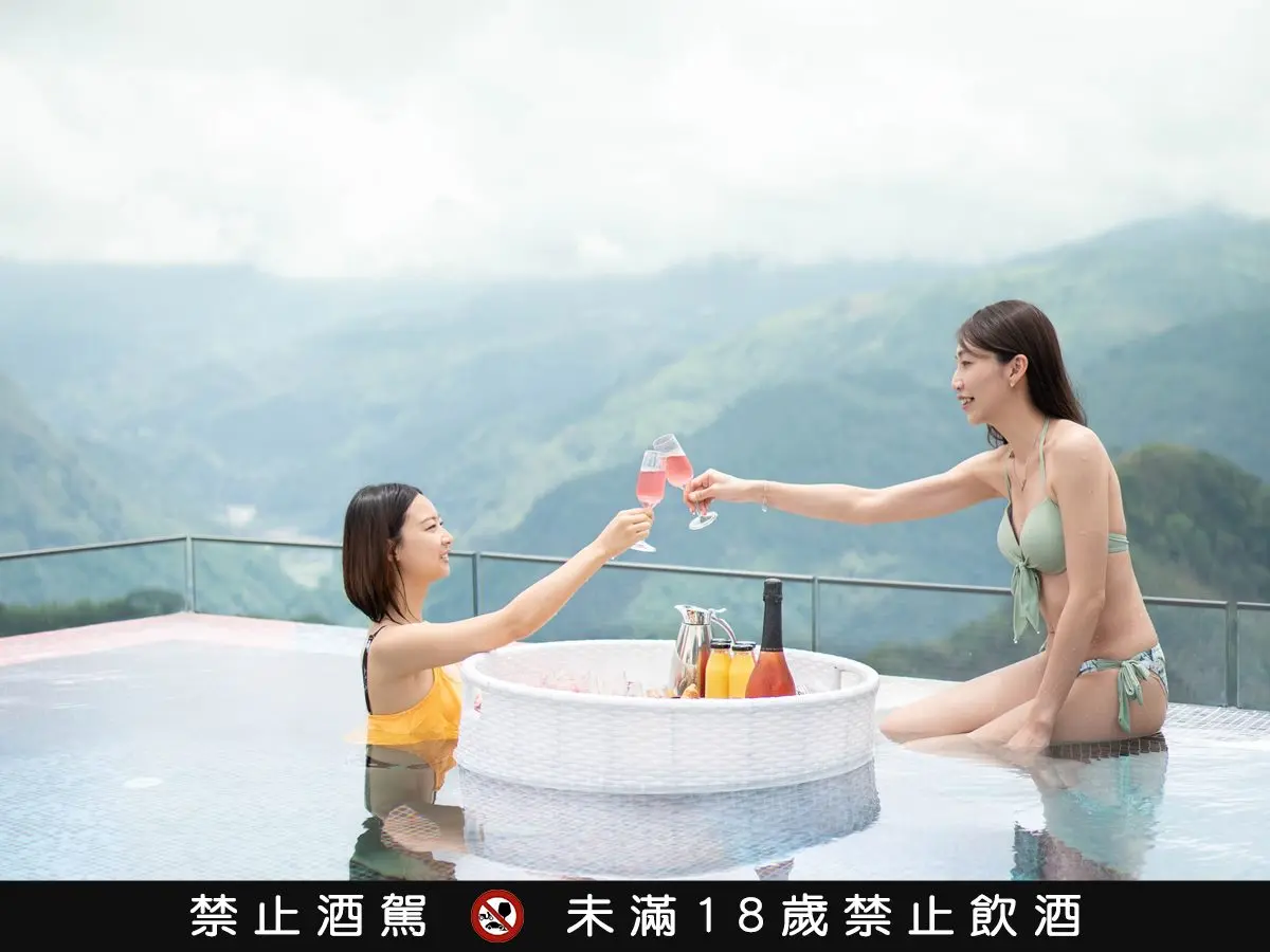 每人才550元!2大全台最美旅宿「漂浮野餐」,無邊際泳池、粉紅氣泡酒可拍 每人才550元!2大全台最美旅宿「漂浮野餐」,無邊際泳池、粉紅氣泡酒可拍