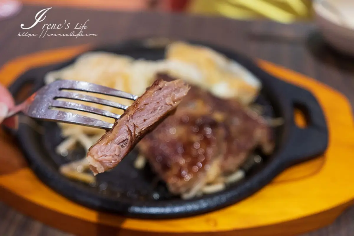 260元自助吧吃到飽！夜市旁平價牛排CP值超高，滷肉飯、炸物、冰淇淋無限吃