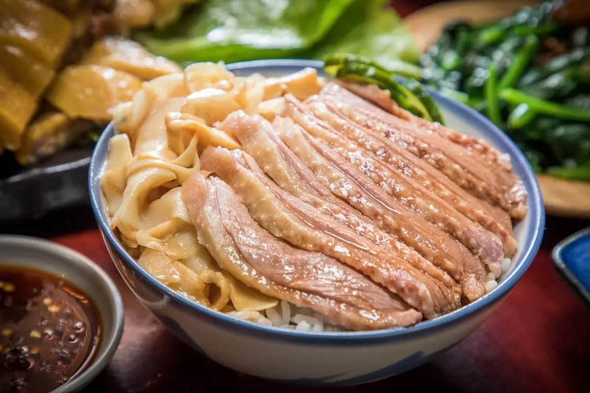 68元爽嗑爆量蝦滷飯！桃園「阿嬤味家常菜」通通佛心價，清燉牛肉麵免百元