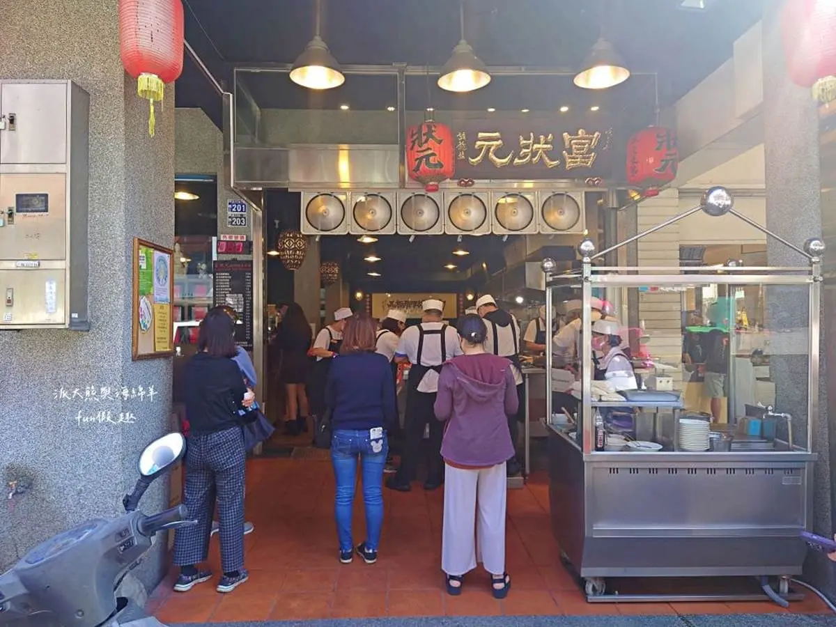連３年稱霸米其林！台中「最強豬腳店」永遠在排隊，Q彈鹹香豬腳＋麵線超唰嘴