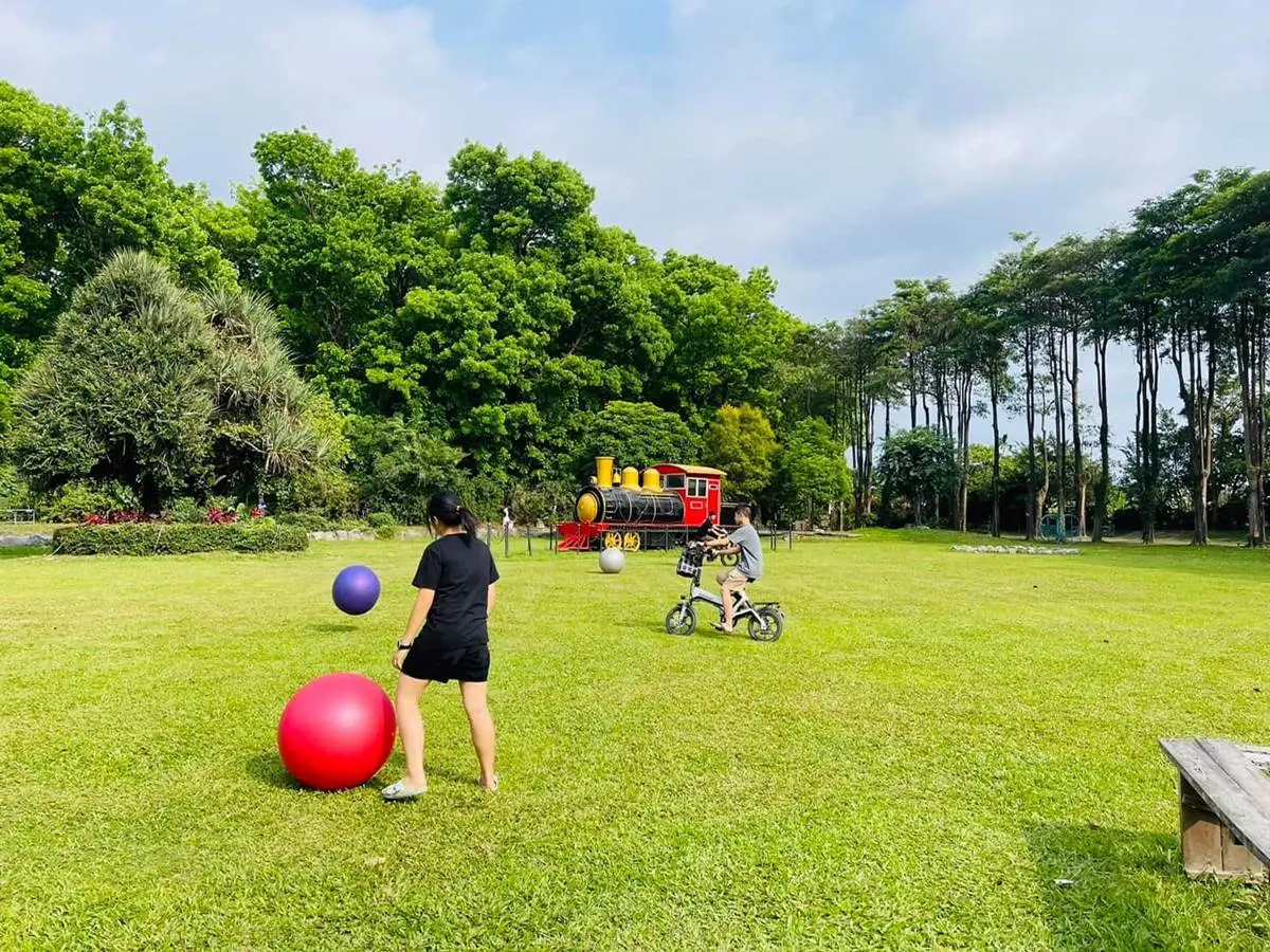 屏東水樂園「這２天」免費入園！玩爆消暑溪流、氣墊樂園，加碼平日露營優惠