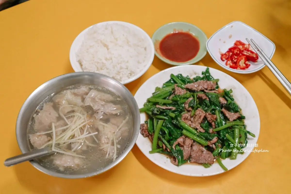 網推「台北最強炒牛肉」!隱身夜市在地飄香80年,牛雜湯免費續湯喝到飽 網推「台北最強炒牛肉」!隱身夜市在地飄香80年,牛雜湯免費續湯喝到飽