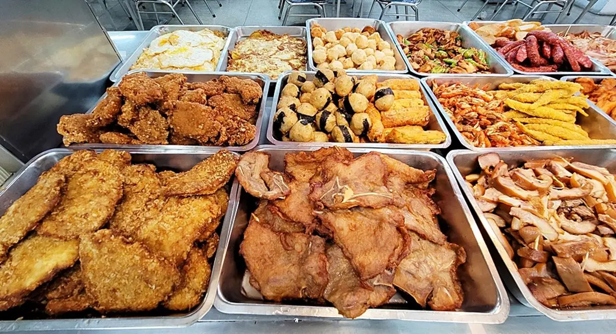 台中隱藏版「高CP值自助餐」!超過80道菜色任你選,百元出頭整盤夾到滿 台中隱藏版「高CP值自助餐」!超過80道菜色任你選,百元出頭整盤夾到滿