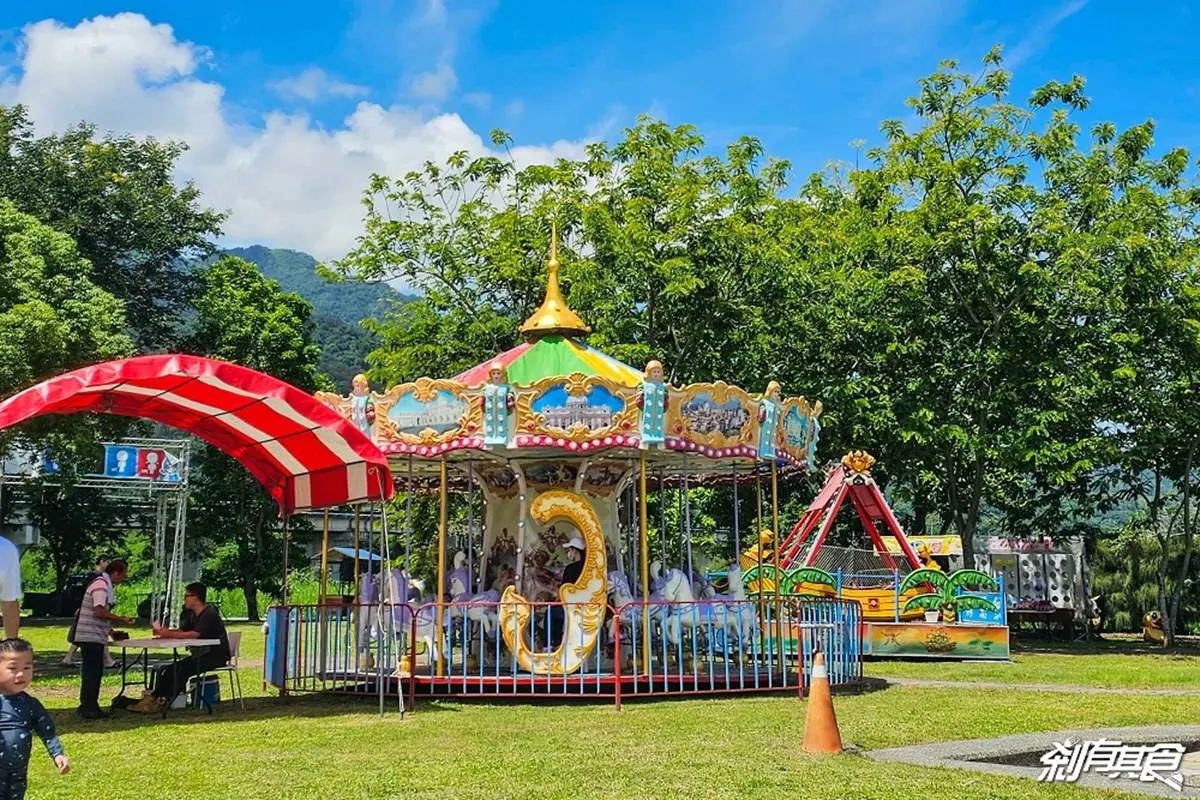 100元１票玩到飽！「南投水樂園」好玩到併軌，先衝章魚氣墊溜滑梯、大噴泉