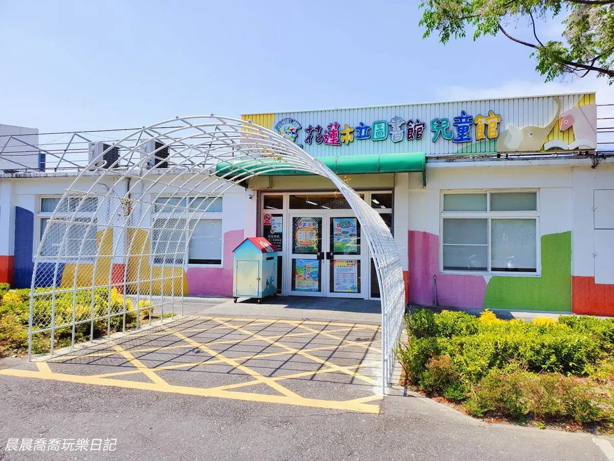 不怕淋雨、曬太陽！免門票「半開放遊戲場」玩爆貓頭鷹滑梯、衝圖書館吹冷氣